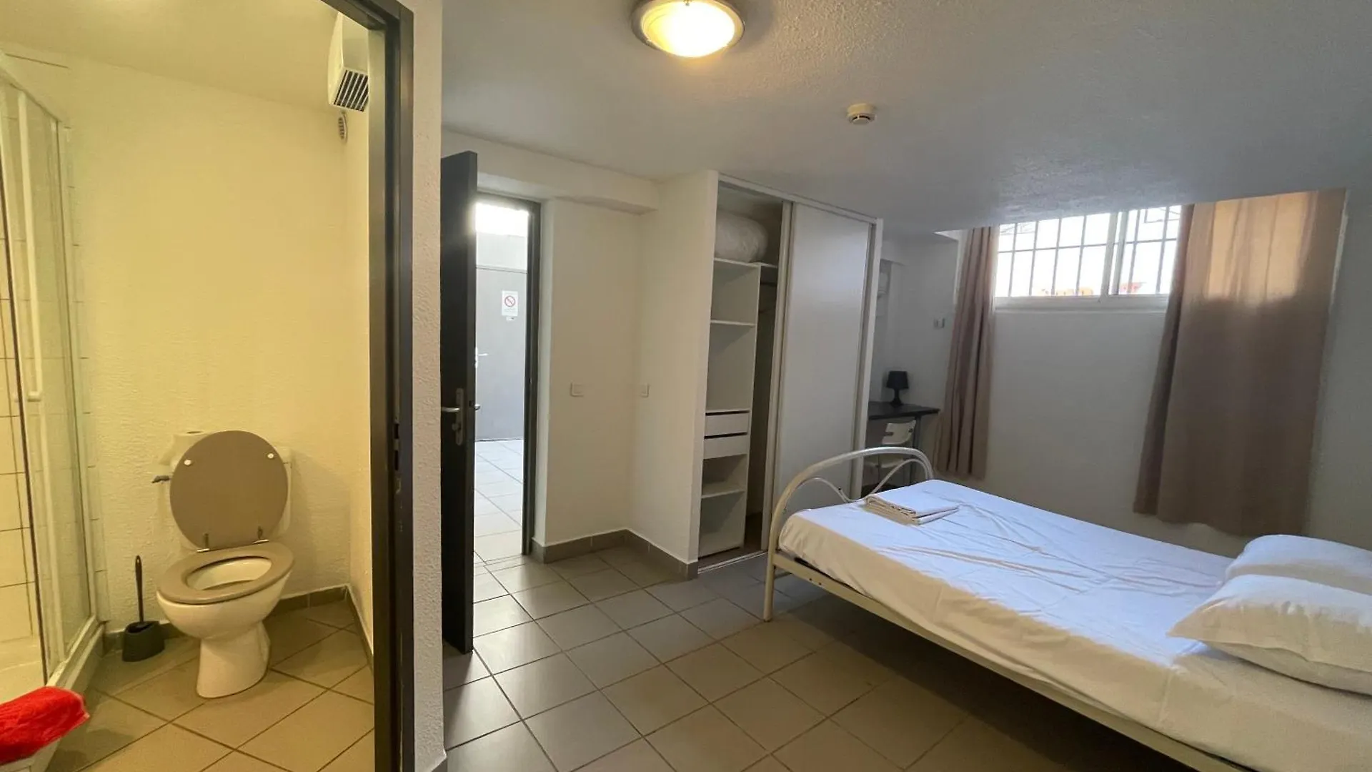 Balaena hébergement Marsella Hostal